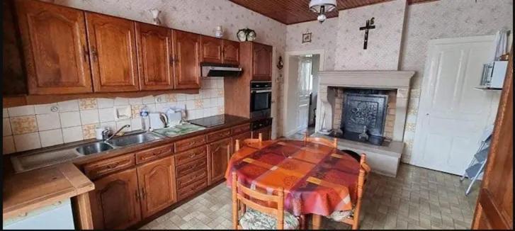 Chambre Tout Equipee Apartman Lacroix-sur-Meuse Kültér fotó