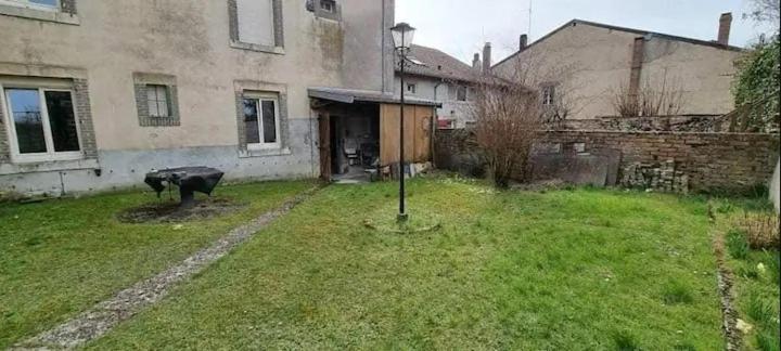 Chambre Tout Equipee Apartman Lacroix-sur-Meuse Kültér fotó